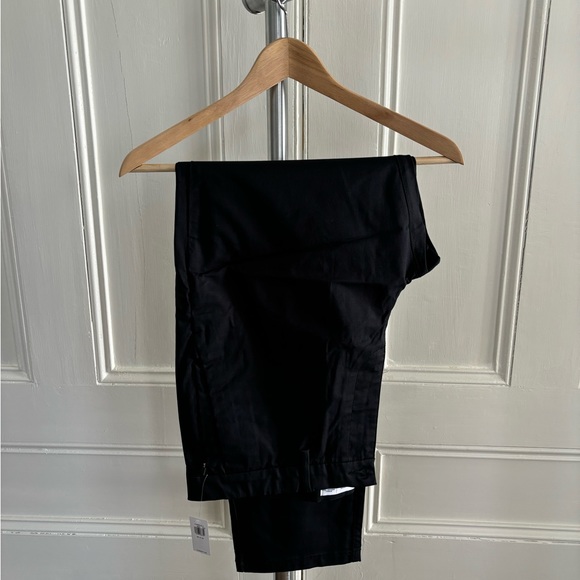 Old Navy Ultimate Tech Slim Pant - Picture 3 of 3